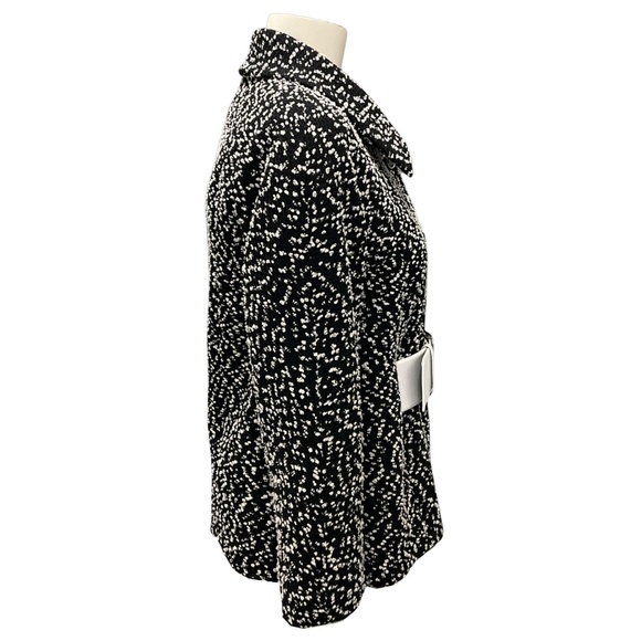 CHANEL BLACK / WHITE 2019 LA PAUSA CC BUTTON WOOL TWEED BELTED JACKET - Picture 2 of 9